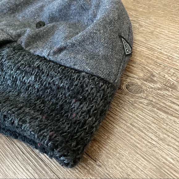 Guess Winter Hat - Picture 4 of 8